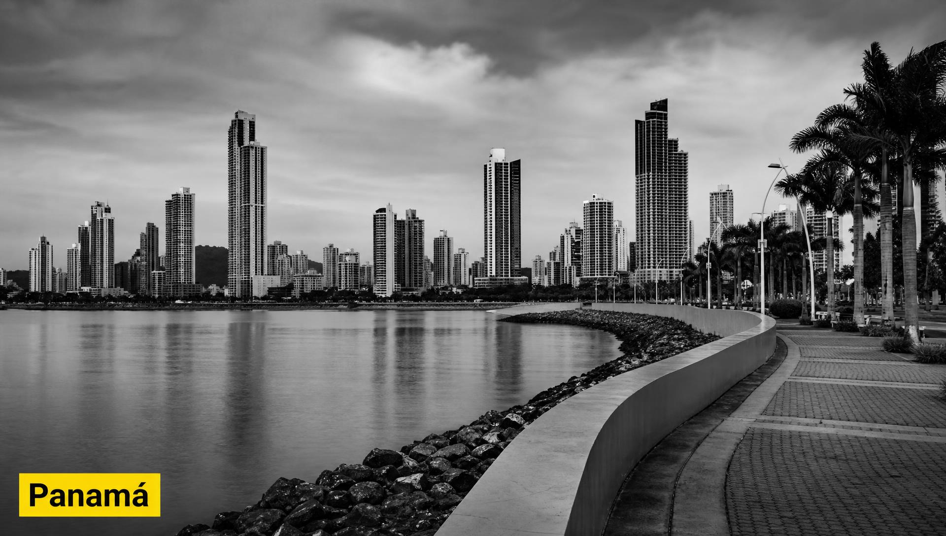 Portada editorial blanco y negro del skyline de Ciudad de Panamá con tag amarillo "Panamá" — influencer marketing en Panamá 2026
